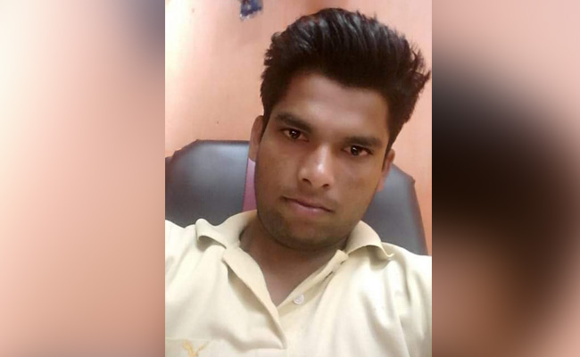 दिल्ली: पुलिस थाने में फेसबुक लाइव करते हुए शख्स ने खुद को लगाई आग, हालत गंभीर