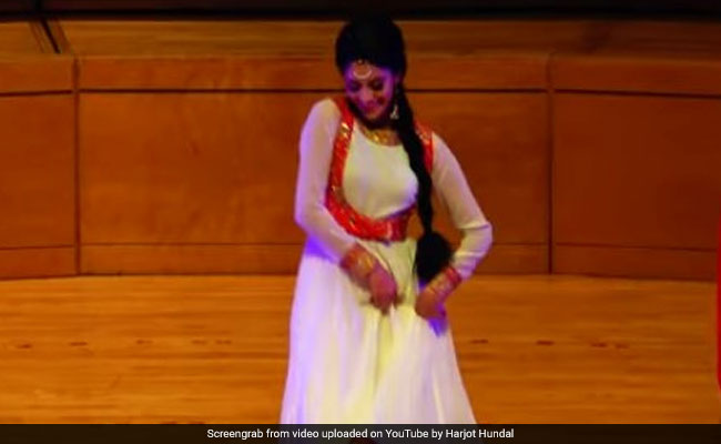 Viral Video: मनप्रीत टुर के डांस पर फिदा हुए फैन्स, तालियों और सीटियों की आवाज से गूंज उठा हॉल- देखें वीडियो