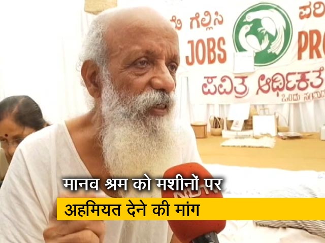 रवीश कुमार का प्राइम टाइम: अर्थव्यवस्था को लेकर रंगकर्मी प्रसन्ना अनशन पर