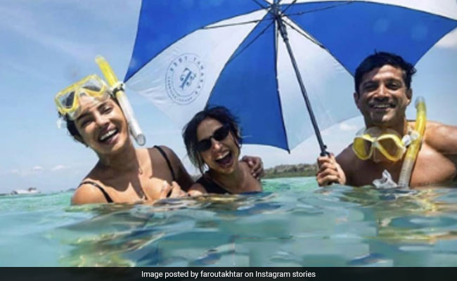 This Is How Much Fun Priyanka Chopra, Farhan Akhtar And Shonali Bose Had On The Sets Of <i>The Sky Is Pink</i>