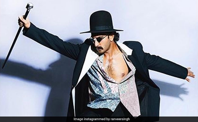 Deepika Padukone Trolls Ranveer Singh For His Bare-Chest Pic