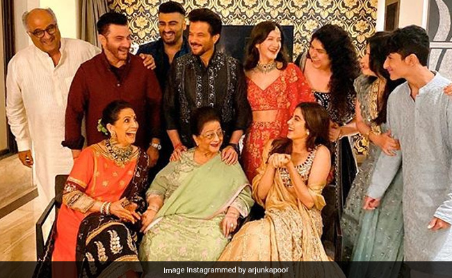 Diwali 2019: This 'Candid' Kapoor Family Photo Has An ROFL Backstory