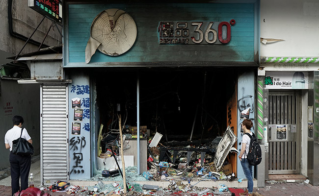 Seconds Of Violence In Hong Kong - Then Hours Of Verification