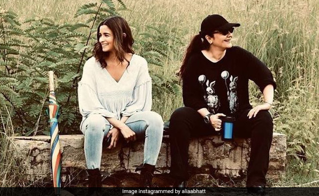 Seen This Pic Of Alia Bhatt's 'Priceless Moment' With 'Big Sister' Pooja Bhatt?
