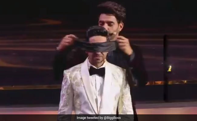 इस बॉलीवुड एक्टर की आंखों पर बंधी थी पट्टी, पकड़ लिया सलमान खान का हाथ और फिर...देखें Video