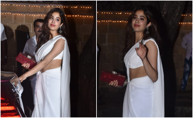 Janhvi Kapoor's White <i>Saree</i> Look Will Make You Want To Shop Now