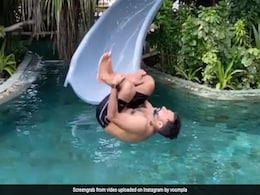 आनंद आहूजा ने पूल में लगाई छलांग, बीवी सोनम कपूर ने की तारीफ, ससुर अनिल कपूर ने दे डाली चेतावनी आनंद आहूजा ने पूल में लगाई छलांग, बीवी सोनम कपूर ने की तारीफ, ससुर अनिल कपूर ने दे डाली चेतावनी