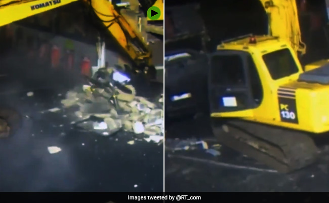 ATM मशीन से नहीं निकले पैसे तो चोर ले आए JCB, ऐसे ले गए उखाड़कर, देखें Viral Video