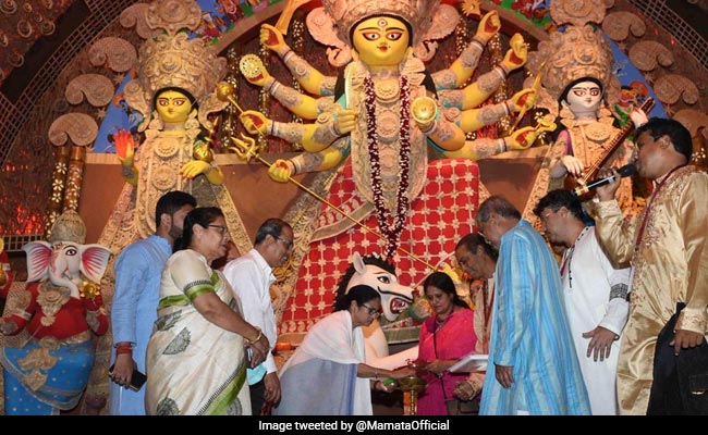 Durga Puja: Mamata Banerjee Inaugurates 11 "Pujos" In Kolkata, Shares Pics