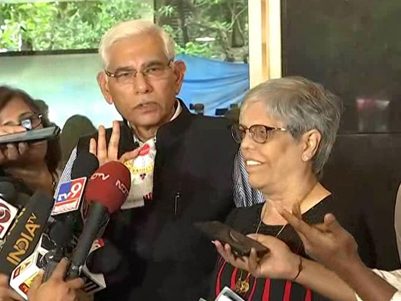 'पूरे देश से माफी मांगें पूर्व CAG विनोद राय', 2G स्पेक्ट्रम में यू-टर्न लेने पर बोले कांग्रेस प्रवक्ता पवन खेड़ा