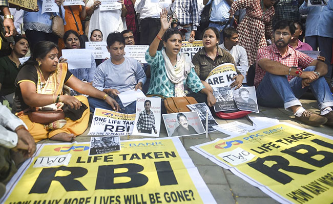 PMC Depositors Protest Outside Reserve Bank Headquarters In New Delhi