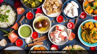 New Year Party Menu: नए साल में घर आए गेस्ट और फ्रेंड्स को करना है इंप्रेस, तो अभी से तैयार कर लें मेनू