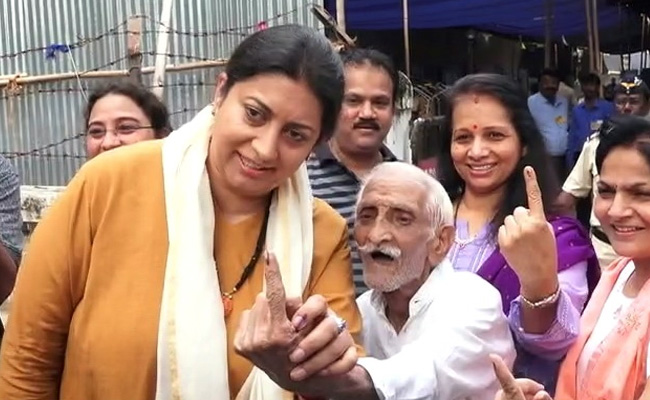 Maharashtra Election 2019: "If He Can Vote, What's Stopping You?" Smriti Irani Introduces Khanna-<i>ji</i>