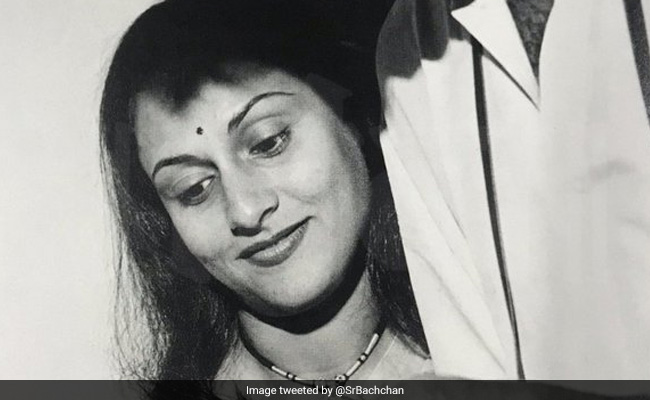 On Karwa Chauth, Amitabh Bachchan Digs Out A Priceless Pic Of 'Better Half' Jaya Bachchan