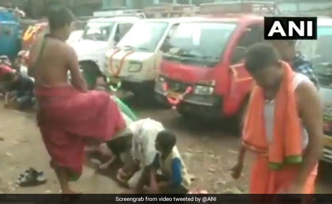 Placing "Foot On Head",  Odisha Temple Priest's Unique Blessing. Watch