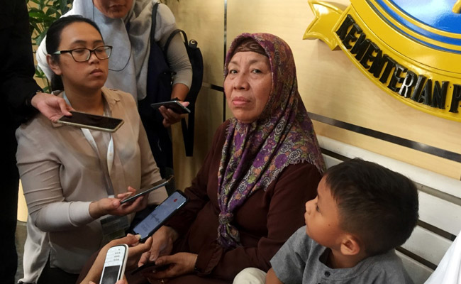 737 MAX Design Flaws Linked To Crash, Lion Air Victims' Families Told