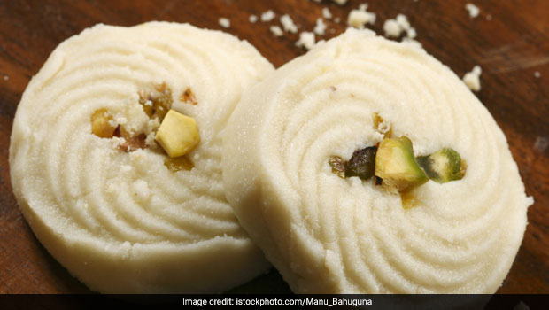 Durga Puja 2019: Delightful Chocolate Sandesh Recipe For Pujo (Video Inside)