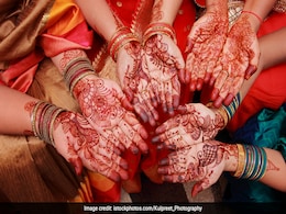 Karwa Chauth Mehndi Design: बिन मेहंदी अधूरा है करवाचौथ का श्रृंगार, यहां देखें सजना के नाम की मेहंदी लेटेस्ट डिजाइंस Karwa Chauth Mehndi Design: बिन मेहंदी अधूरा है करवाचौथ का श्रृंगार, यहां देखें सजना के नाम की मेहंदी लेटेस्ट डिजाइंस