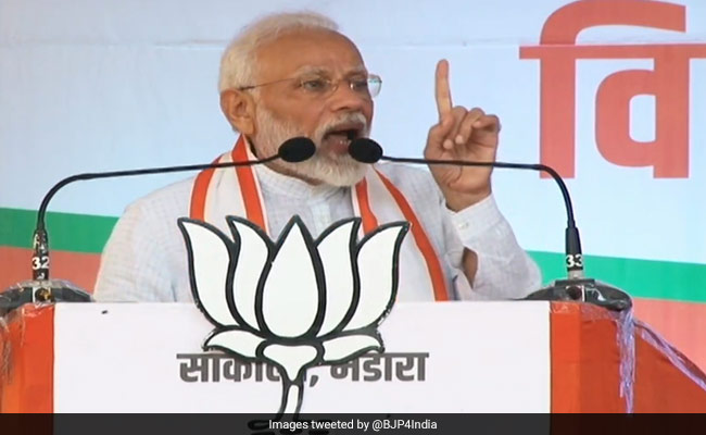 "Less Photo-Ops": Kapil Sibal Jabs PM Modi, Quotes Abhijit Banerjee