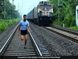 Bhojpuri: खेसारी लाल यादव की नई फिल्म 'भाग खेसारी भाग' ने मचाई धूम, ट्रेन की पटरियों पर यूं भागते आए नजर- देखें Video Bhojpuri: खेसारी लाल यादव की नई फिल्म 'भाग खेसारी भाग' ने मचाई धूम, ट्रेन की पटरियों पर यूं भागते आए नजर- देखें Video