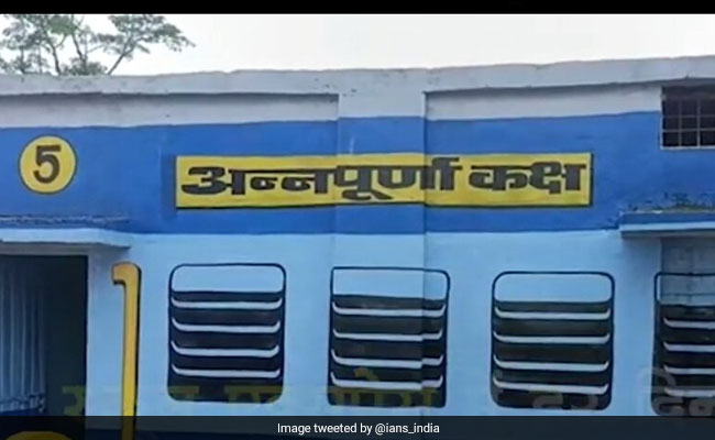 School In MP's Dindori District Designed As Train To Attract Children