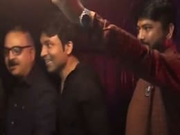 कपिल शर्मा शो की सक्सेस पार्टी में जमकर नाचे चंदू, Video देख कहेंगे वाह कपिल शर्मा शो की सक्सेस पार्टी में जमकर नाचे चंदू, Video देख कहेंगे वाह