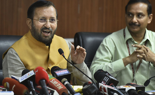 Aarey Forest Issue: केंद्रीय मंत्री प्रकाश जावड़ेकर ने आरे विवाद पर टिप्पणी से किया इनकार, कही यह बात...