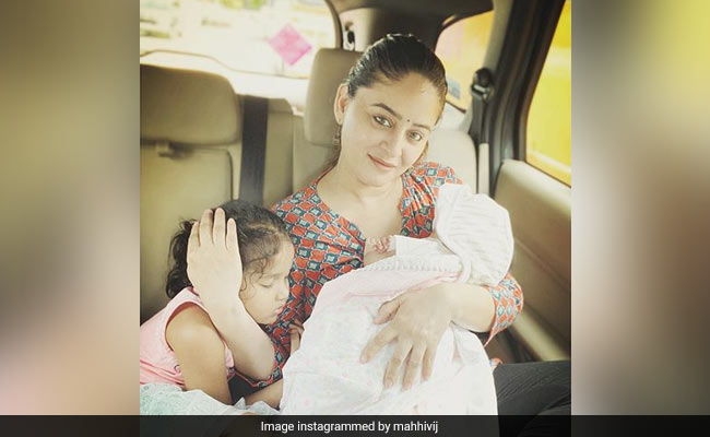 New Mom Mahhi Vij's Pic With Daughters Is Winning The Internet