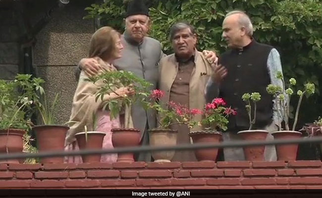 जम्मू-कश्मीर के पूर्व मुख्यमंत्री फारुक अब्दुल्ला की रिहाई का शशि थरूर ने किया स्वागत