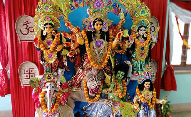 पश्चिम बंगाल में सुरक्षा का ध्यान रखते हुए सादगी से दुर्गा पूजा मनाने की तैयारियां तेज
