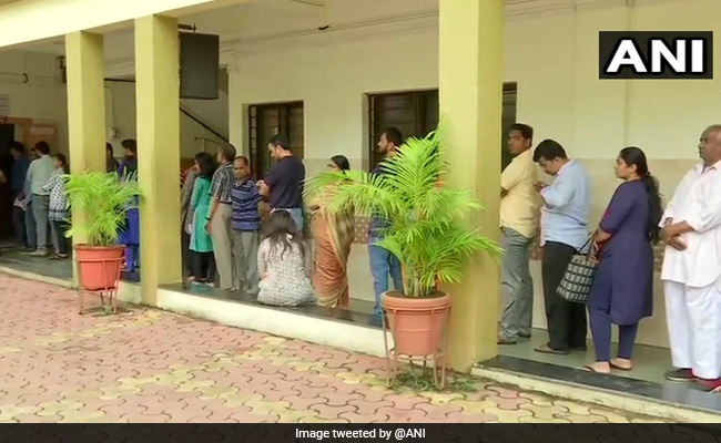 महाराष्ट्र चुनाव को लेकर इस बॉलीवुड एक्ट्रेस ने किया ट्वीट, कहा- अपना मैनीक्योर खराब करके...