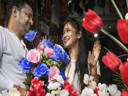 Karwa Chauth Moonrise Time: Dos And Don'ts To Keep In Mind Karwa Chauth Moonrise Time: Dos And Don'ts To Keep In Mind