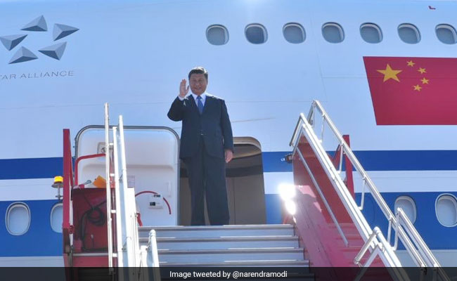 चीन के राष्ट्रपति शी चिनफिंग ने नेपाल की राष्ट्रपति विद्या देवी के साथ की बैठक