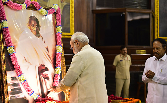 गांधी जी के आदर्शों से भटक गया था भारत, पीएम मोदी उन्हें वापस लाए : अमित शाह