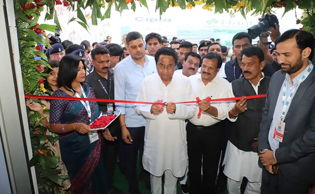 इंदौर : निवेशक सम्मेलन से पहले कमलनाथ ने 800 करोड़ से ज्यादा की परियोजनाएं शुरू कीं