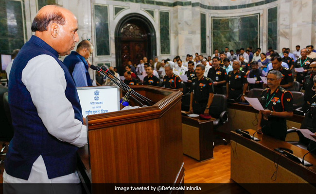 Rashtriya Ekta Diwas 2019: Rajnath Singh Administers National Unity Pledge To Top Officials