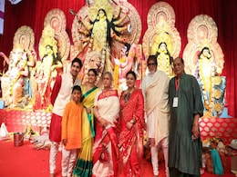 Durga Puja 2019: मां के दर्शन करने पहुंचे अमिताभ बच्चन और जया बच्चन, रानी मुखर्जी और काजोल भी आईं नजर- देखें Pics Durga Puja 2019: मां के दर्शन करने पहुंचे अमिताभ बच्चन और जया बच्चन, रानी मुखर्जी और काजोल भी आईं नजर- देखें Pics