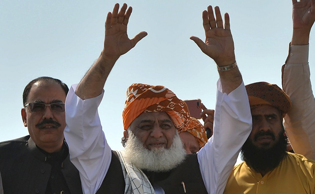Pak Leader Maulana Fazlur Rehman's Convoy Attacked In Khyber Pakhtunkhwa: Report