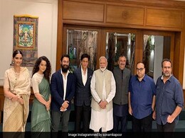 What Shah Rukh Khan, Aamir Khan Said At Gandhi Event Hosted By PM Modi What Shah Rukh Khan, Aamir Khan Said At Gandhi Event Hosted By PM Modi