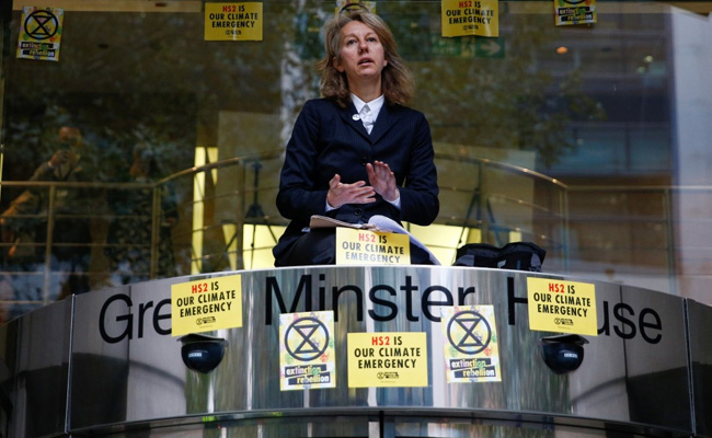 HS2 Is Climate Emergency: Activist Protests Against British High-Speed Train