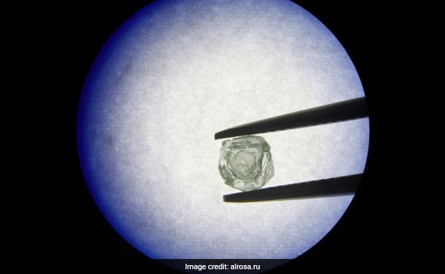 हीरे के अंदर मिला एक और हीरा, बताया गया 80 करोड़ साल पुराना, देखकर लोग हैरान
