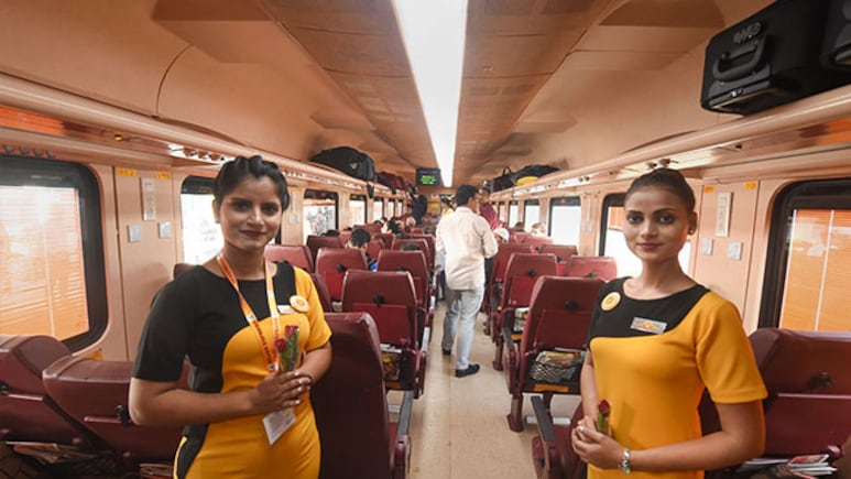 राजधानी, शताब्दी और वंदे भारत भी इससे पीछे, इस ट्रेन के एक टिकट के लिए खर्च करने पड़ते हैं इतने रुपये राजधानी, शताब्दी और वंदे भारत भी इससे पीछे, इस ट्रेन के एक टिकट के लिए खर्च करने पड़ते हैं इतने रुपये