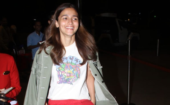 Viral: What Alia Bhatt Said When Paparazzi Asked About Fake Wedding Invite