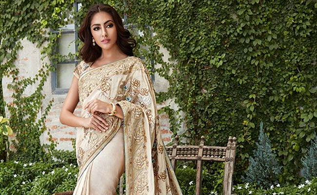 Karwa Chauth 2019: 10 Gorgeous <i>Sarees</i> And <i>Salwar Kameez</i> Suits To Buy