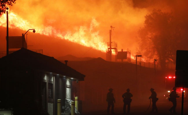 ऑस्ट्रेलिया के जंगलों में भीषण आग के बाद लोगों को प्रभावित क्षेत्र से निकलने के निर्देश