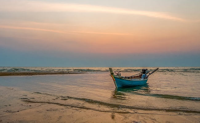 Boat Capsizes Off Gorai Coast Amid Heavy Rain In Mumbai, 2 Fishermen Missing