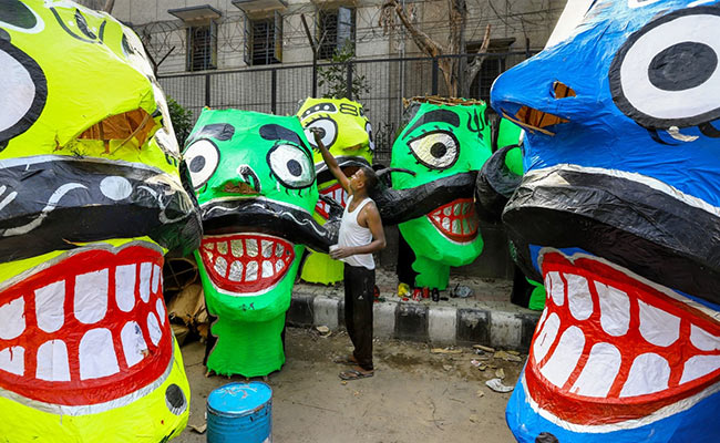 Delhi Effigy Makers Get Special Orders From Australia After Covid Slumped Sales