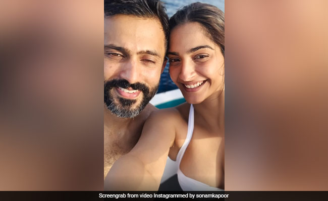 'Beach Bums' Sonam Kapoor And Anand Ahuja Left Their Hearts In Maldives, As These Pics Show