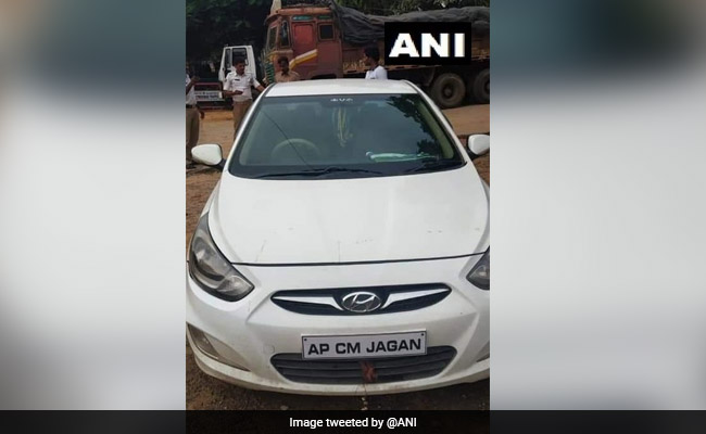 शख्स ने Toll के पैसे बचाने के लिए कार की नंबर प्लेट में लिख दिया CM का नाम, ऐसे आया पकड़ में...