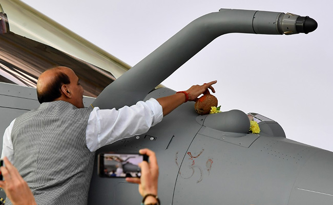 Congress Leader Defends Rajnath Singh Amid Jibes Over <i>'Shastra Puja'</i>